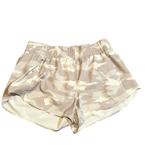 Women’s Athleta Hustle 3”Shorts Size XS Camouflage - Picture 4 of 4
